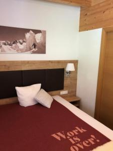 Postel nebo postele na pokoji v ubytování Laurins Lodge