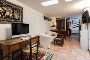 TV a/nebo společenská místnost v ubytování Locanda Centolaghi
