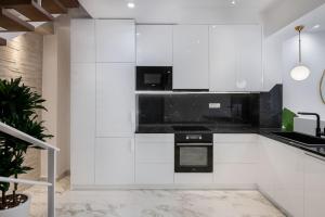A kitchen or kitchenette at Castello Luxury Residence with Private Jacuzzi