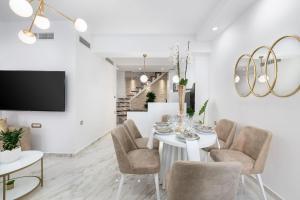 A television and/or entertainment centre at Castello Luxury Residence with Private Jacuzzi