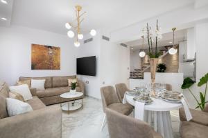 A seating area at Castello Luxury Residence with Private Jacuzzi