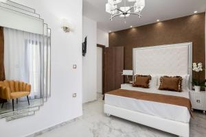 A bed or beds in a room at Castello Luxury Residence with Private Jacuzzi