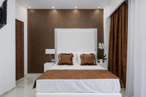 A bed or beds in a room at Castello Luxury Residence with Private Jacuzzi