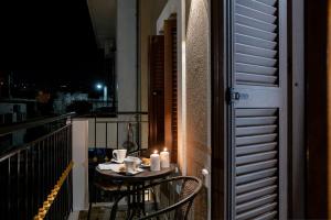 A balcony or terrace at Castello Luxury Residence with Private Jacuzzi