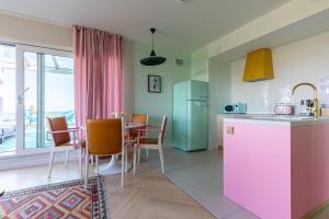 Kuchyňa alebo kuchynka v ubytovaní Apartamenty Your Seaside