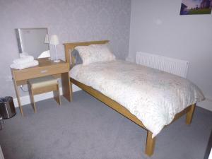 Postel nebo postele na pokoji v ubytování Orrell Park Hotel