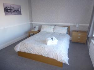 Postel nebo postele na pokoji v ubytování Orrell Park Hotel