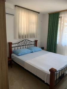 Кровать или кровати в номере Apartments Vuk