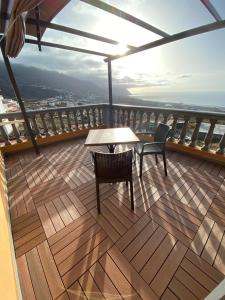 a balcony with a table and chairs on a building at Hotel Ida Inés in Frontera