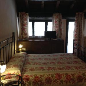 A bed or beds in a room at Agriturismo Corte Bebbi