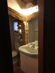 A bathroom at Agriturismo Corte Bebbi