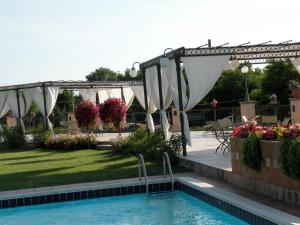 The swimming pool at or close to Agriturismo Corte Bebbi