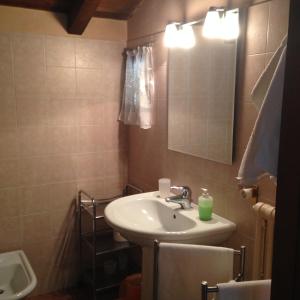 A bathroom at Agriturismo Corte Bebbi
