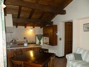 A kitchen or kitchenette at Agriturismo Corte Bebbi