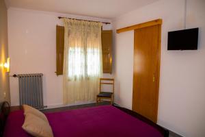 Posteľ alebo postele v izbe v ubytovaní Hostal Montserrat + 37 fotografií