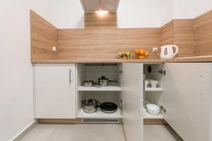 Kuchyňa alebo kuchynka v ubytovaní Hostel SMS FREE PARKING