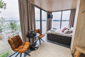 Φωτογραφία από το άλμπουμ του Lake Hotel Lehmonkärki - Haasi Mirror Houses σε Asikkala