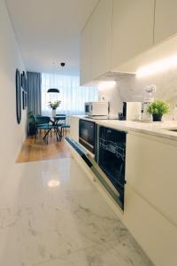 A kitchen or kitchenette at HM - Sta. Catarina Charming Apartment