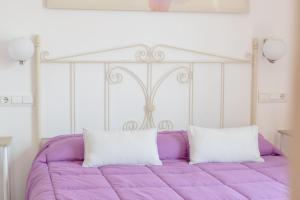 Posteľ alebo postele v izbe v ubytovaní Apartamento Corazón de Nerja