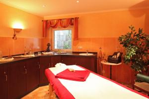 Postel nebo postele na pokoji v ubytování Hotel Buchenpark