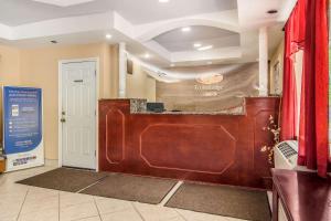 Лобби или стойка регистрации в Econo Lodge Hotel Bradford