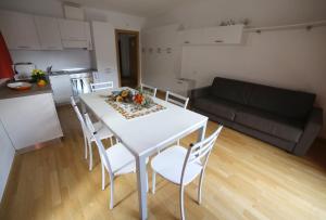 A kitchen or kitchenette at Residence Rose