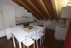 A kitchen or kitchenette at Residence Rose