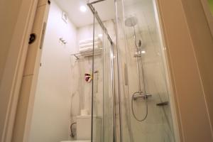 Koupelna v ubytování Chueca - Room Apartments