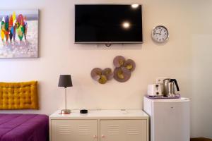 TV a/nebo společenská místnost v ubytování Chueca - Room Apartments