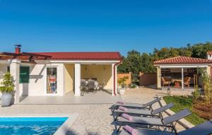 Bazén v ubytování Holiday House Jurici nebo v jeho okolí