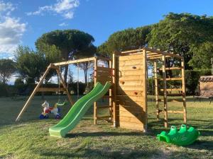 Galería fotográfica de Beautiful 2-storey villa in Todi (room for 18) en Todi