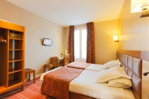 a hotel room with a bed and a window at Hotel Bellevue Saint-Lazare in Paris