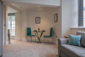 a living room with a table and chairs at ChocoLets - The Foss Suite in York