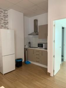 Kuchyňa alebo kuchynka v ubytovaní Apartamentos Costa de la Luz Béjar 28-30