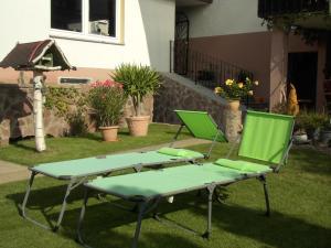 En trädgård utanför Ferienwohnung am Brunnen