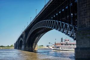 Вид на реку недалеко от отеля
