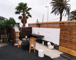 a backyard with a piano and chairs and palm trees at Finca Villa Lucía in Mácher