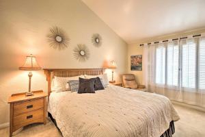 Un dormitorio con una cama y dos espejos en la pared. en Palm Desert Escape with Patio and Shared Pool!, en Palm Desert
