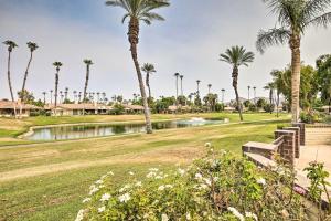 Jardín al aire libre en Palm Desert Escape with Patio and Shared Pool!