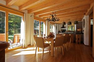 Fotografie z fotogalerie ubytování Crans Luxury Lodges v destinaci Crans-Montana + 37 fotografií