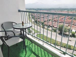 Μπαλκόνι ή βεράντα στο HOMESTAY NazIPOH Meru
