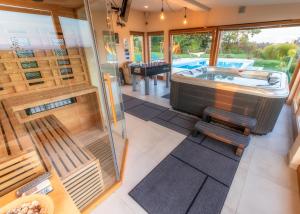 a jacuzzi tub in a house with a pool at Gran Vista Holiday Home in Gornji Mihaljevec +59 photos