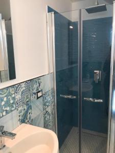 A bathroom at Casa Caterina Deluxe Sorrento Coast