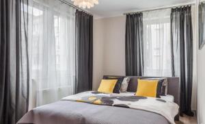 Łóżko lub łóżka w pokoju w obiekcie AbsyntApartments 24 Rynek Wrocław