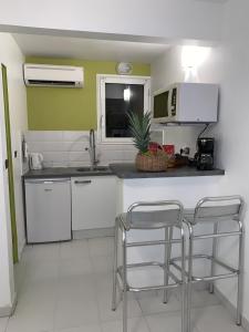 Kuchyň nebo kuchyňský kout v ubytování Superbe Studio Ultra COSY à 2 min de la PLAGE + 10 fotografií