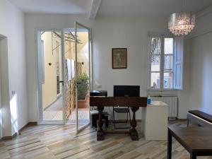a living room with a piano and a mirror at My Friends in Florence