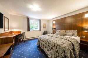 Katil atau katil-katil dalam bilik di Quality Hotel Coventry