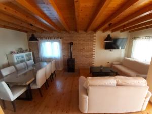 Posedenie v ubytovaní Villa Stone Pearl with heated swimming pool