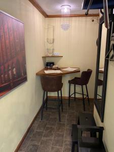 a small room with a table and two chairs at Ferienwohnung Könitz, Ricarda in Naumburg