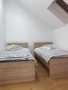 Postel nebo postele na pokoji v ubytování Nuit des étoiles gîte avec piscine et SPA communs